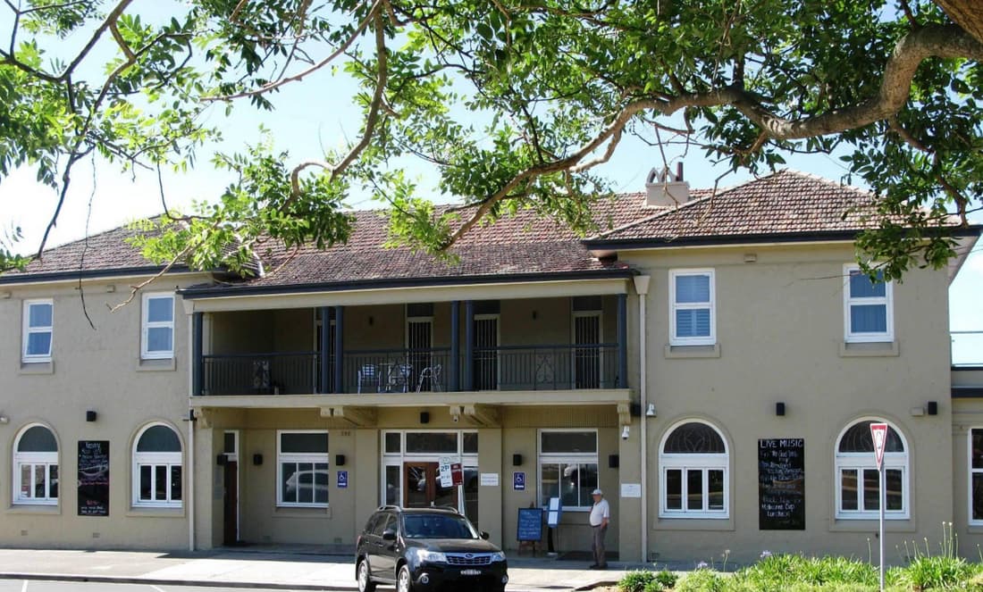 Huskisson Hotel