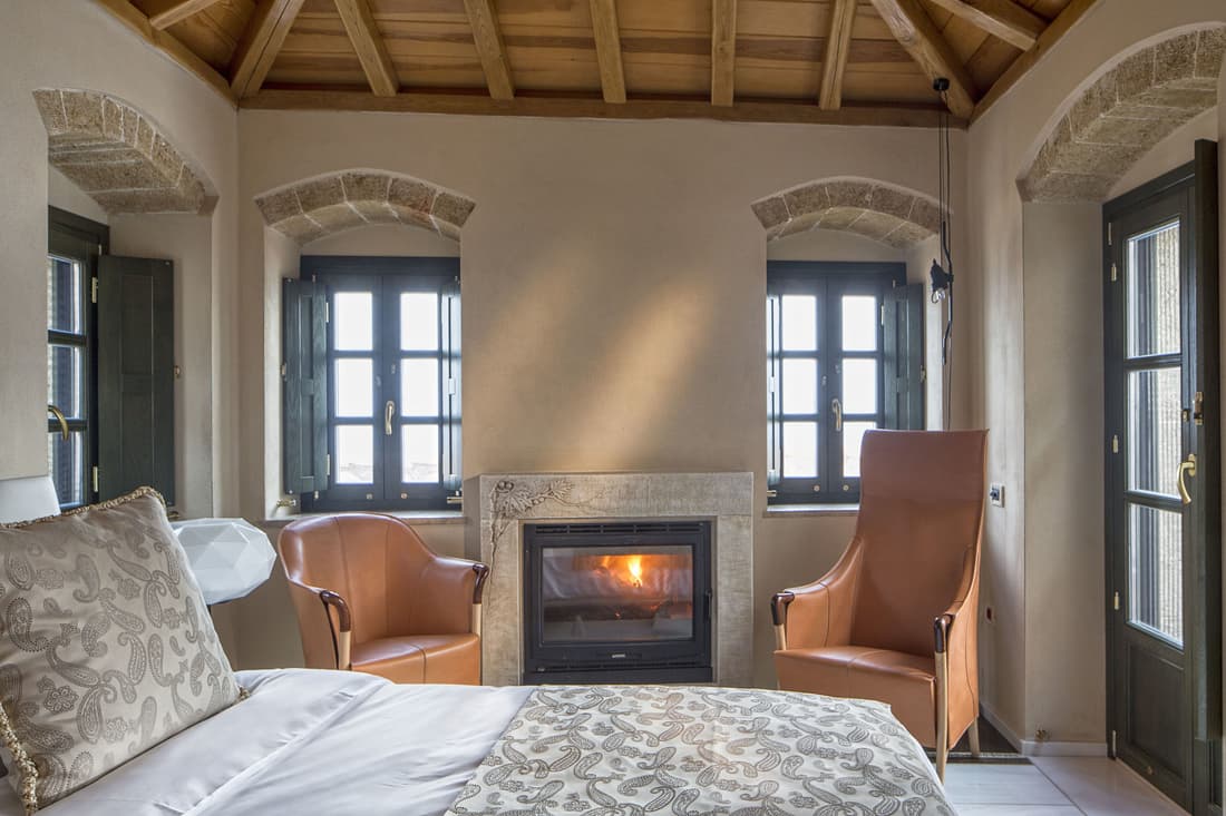 Moni Emvasis Luxury Suites
