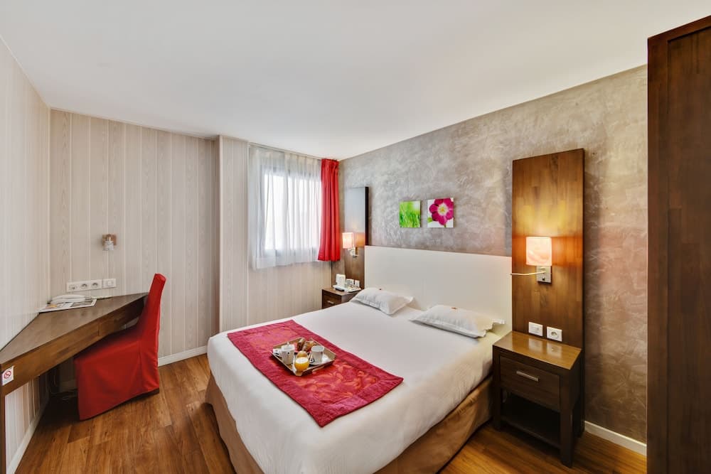 Hotel Paris Pacific