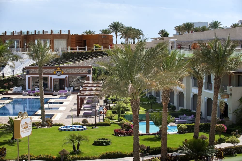 SUNRISE Arabian Beach Resort