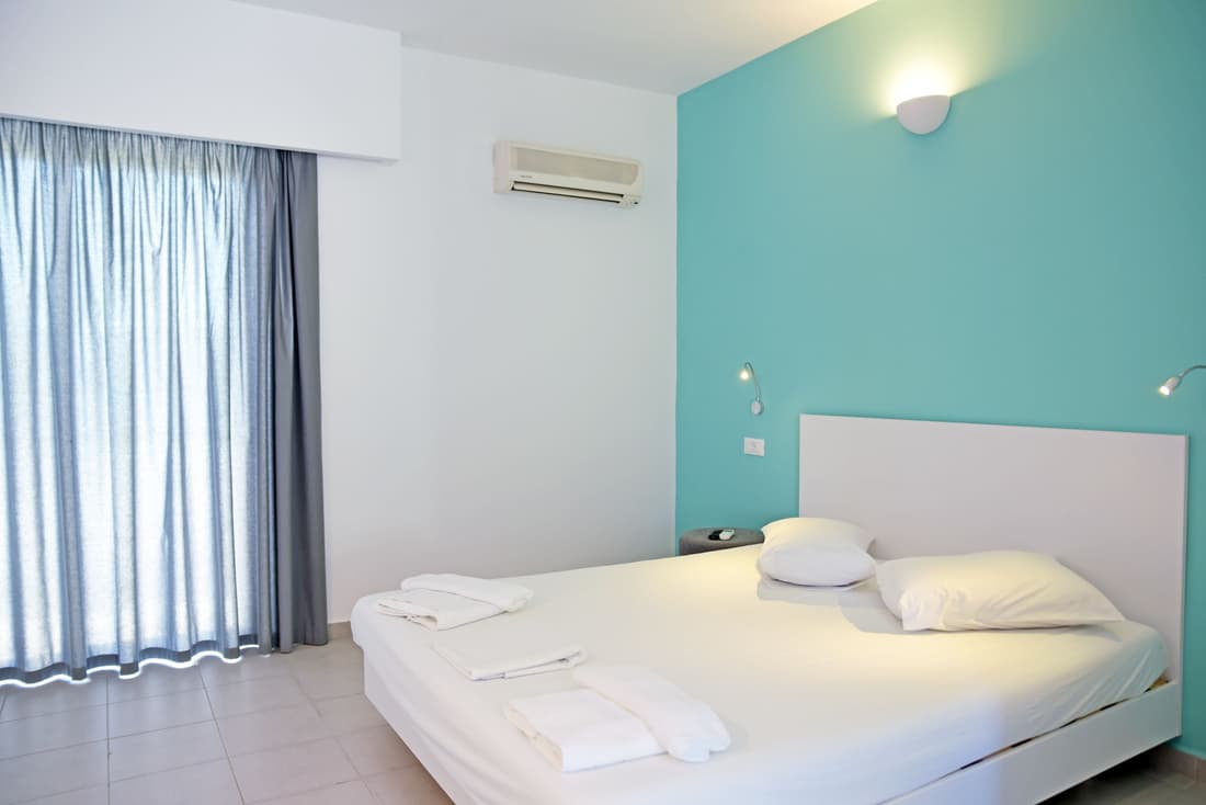 Hillside Studios & Apartments