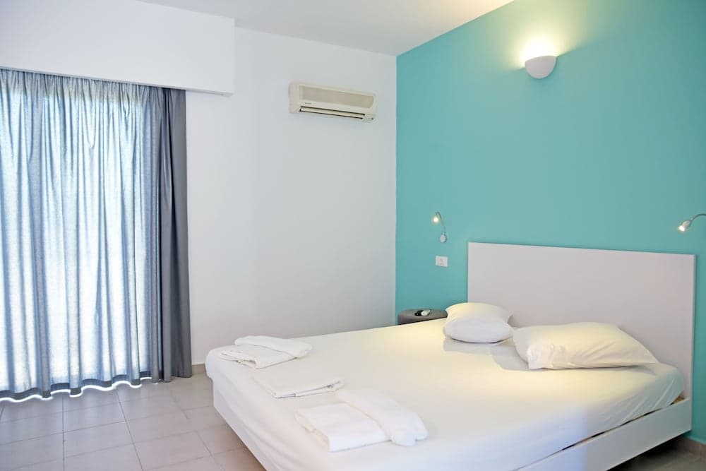 Hillside Studios & Apartments