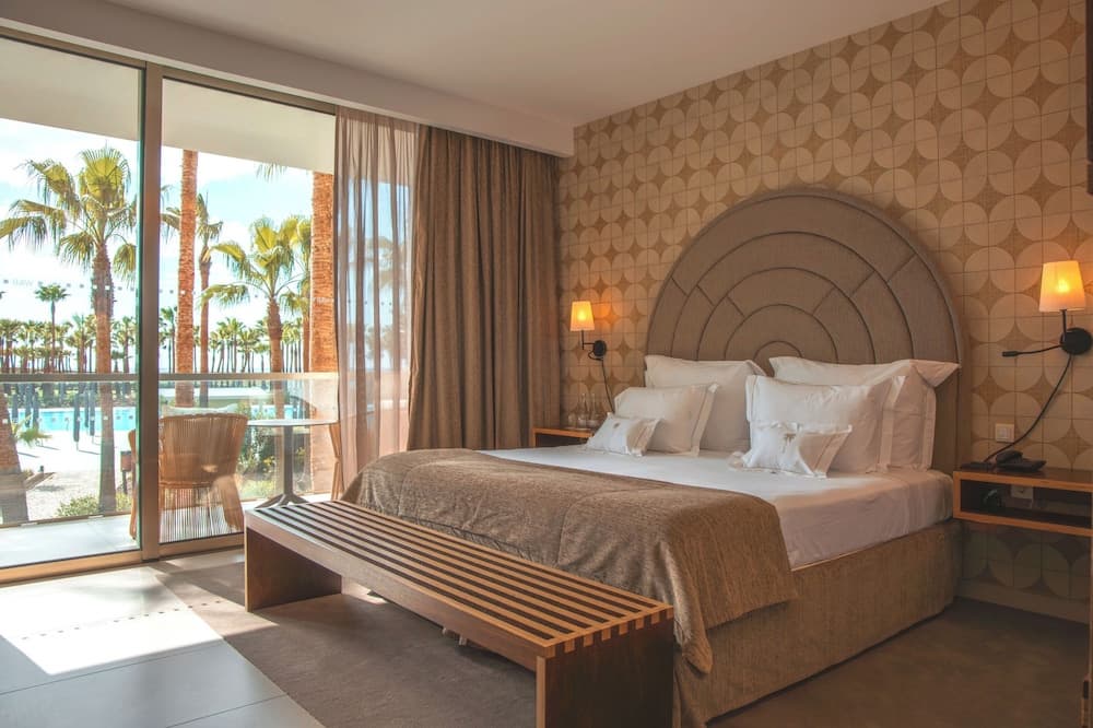 Wine & Books by the Sea, Algarve Resort