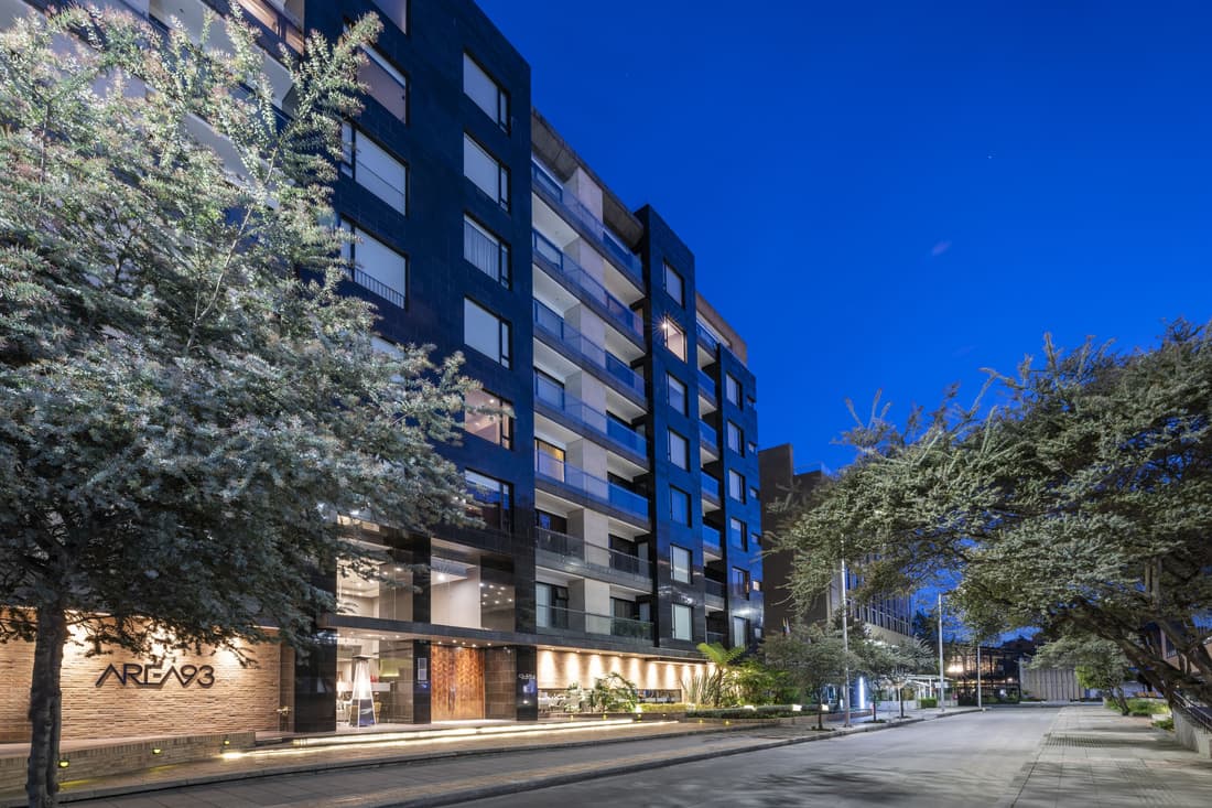 93 Luxury Suites & Residences