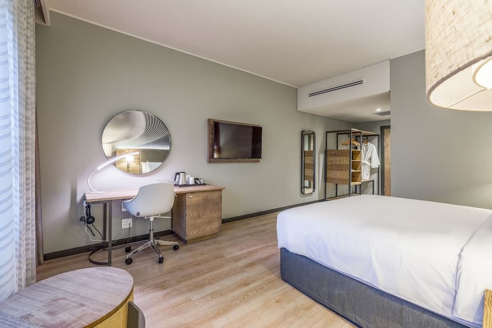 Radisson Hotel and Convention Centre OR Tambo Airport