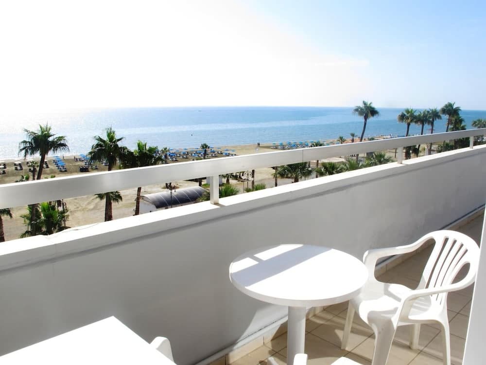 Sun Hall Beach Hotel Apts.