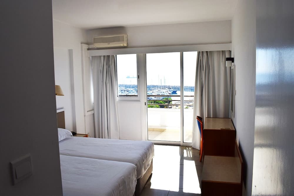 Sun Hall Beach Hotel Apts.