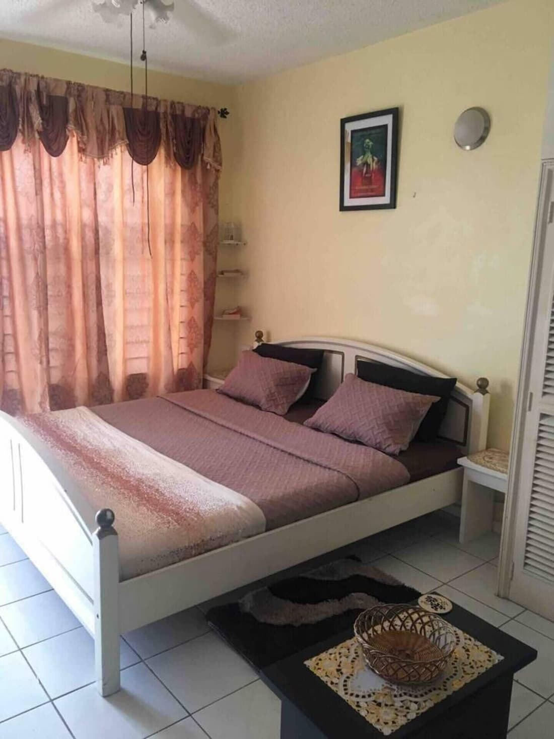 1 Bed Villa - Sleeps 2 - Garden - Parking - Wifi