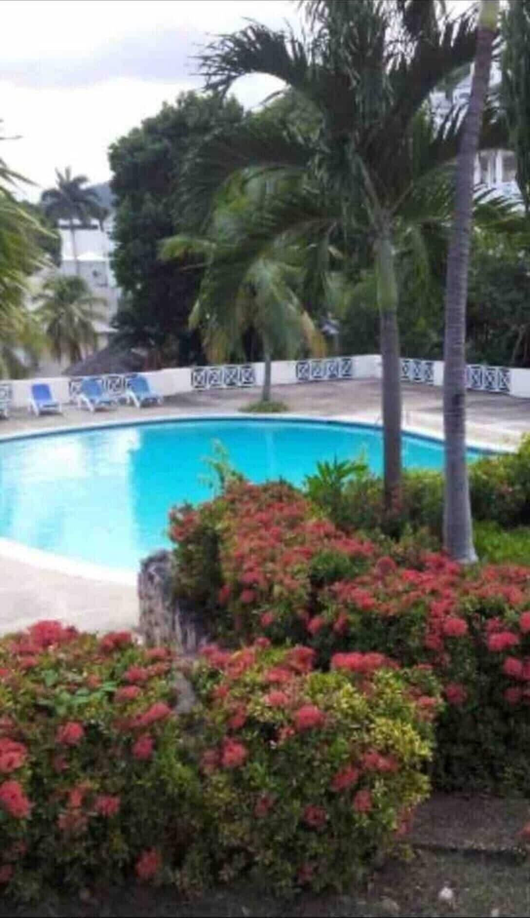 1 Bed Villa - Sleeps 2 - Garden - Parking - Wifi