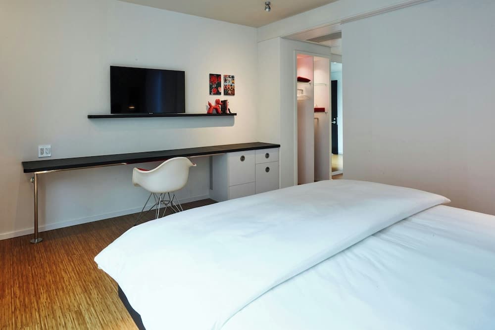 citizenM Los Angeles Downtown