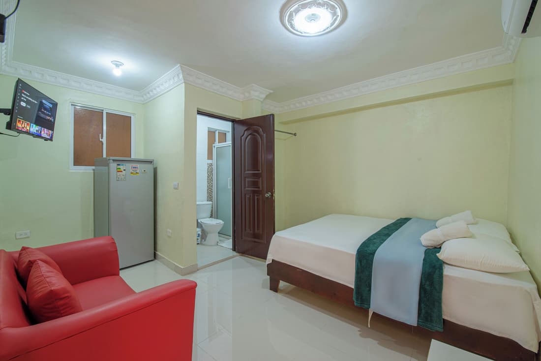 Room-single Room With Queen Bed Near SDQ