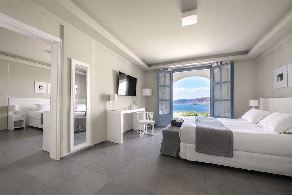 Acroterra Rosa Luxury Suites & Spa