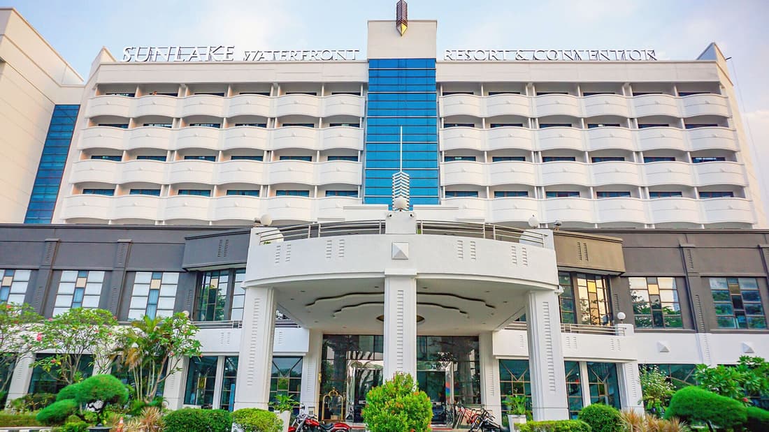 Sunlake Waterfront Resort and Convention