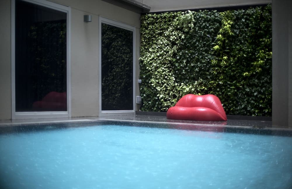 V Hotel Bencoolen