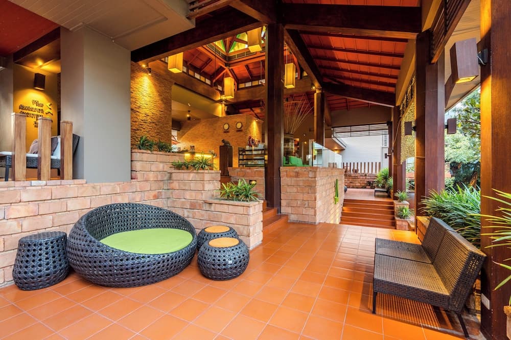 Ayrest Hotel