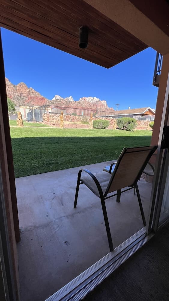 Bumbleberry Inn