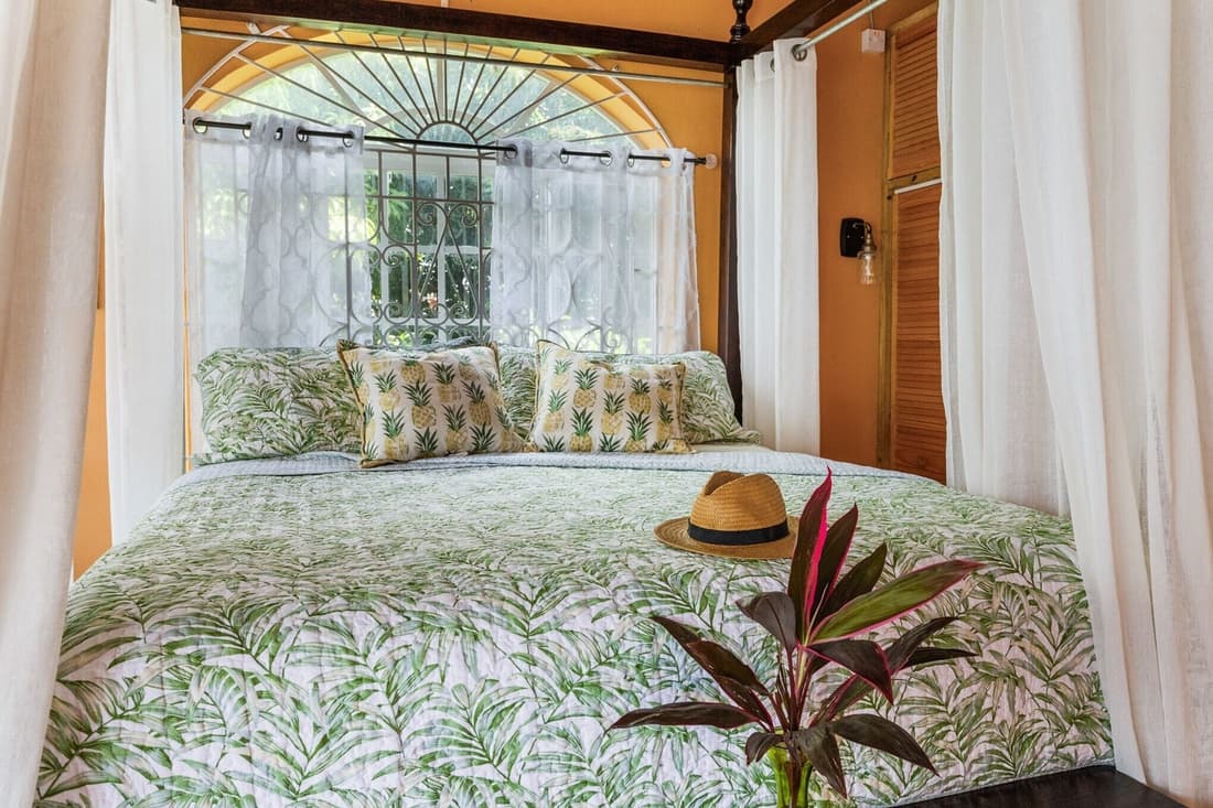 YanceyLargo- 4BR Villa Jacuzzi & Mountain Views by RedAwning