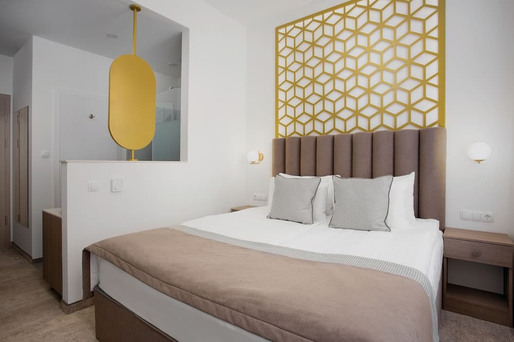 Mera Hotel