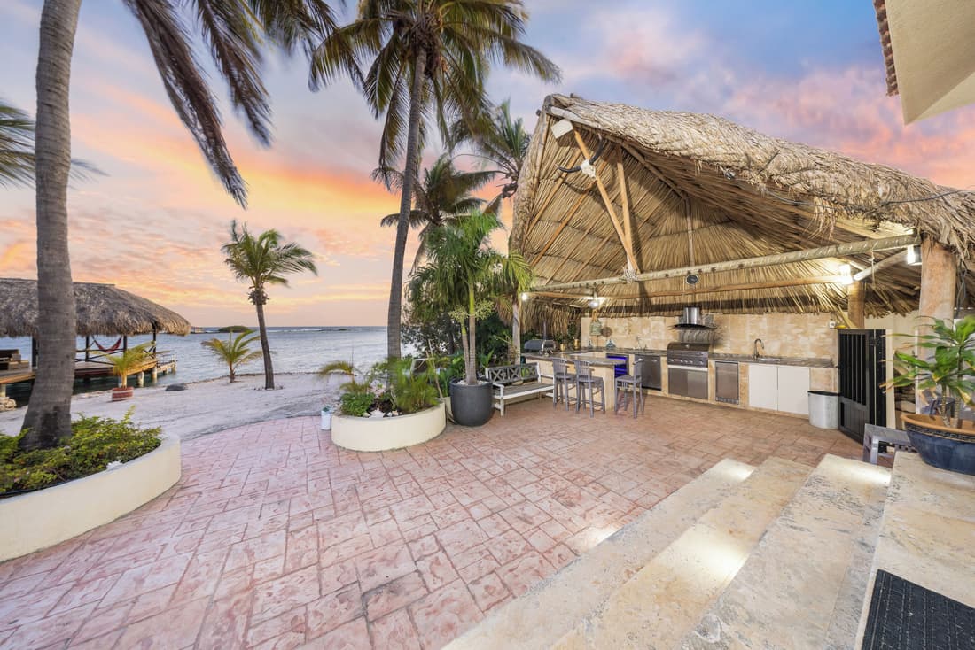 Private Beach Ocean Front Boat Dock Tiki Bar