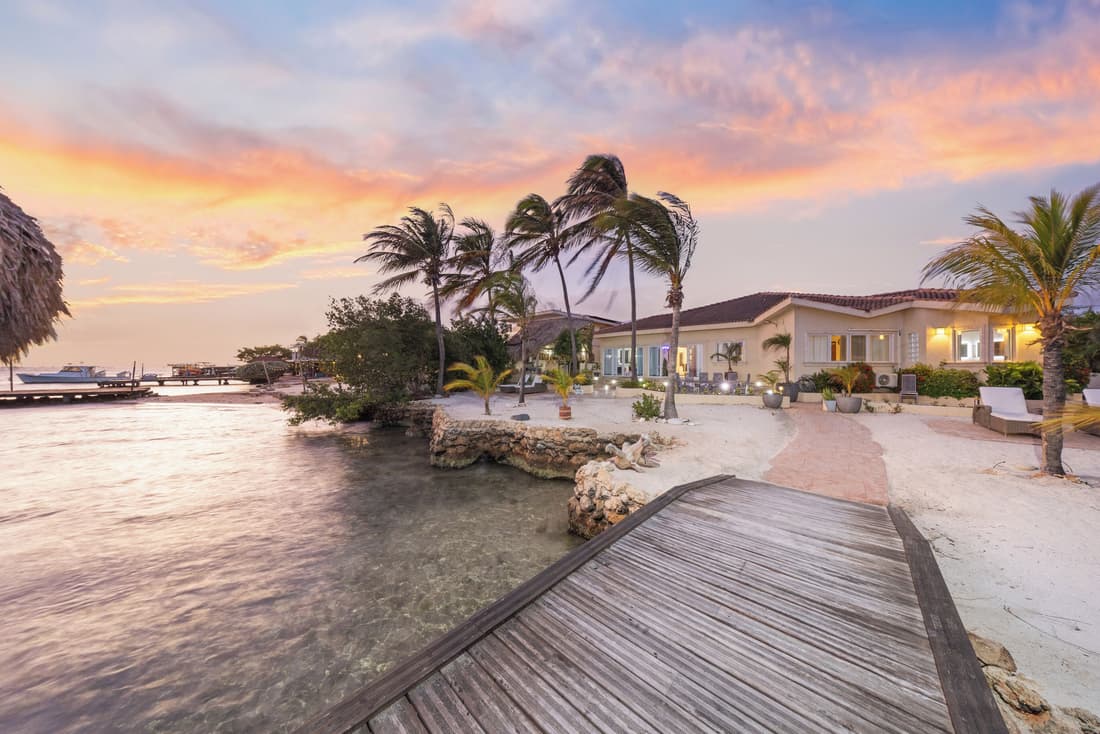 Private Beach Ocean Front Boat Dock Tiki Bar