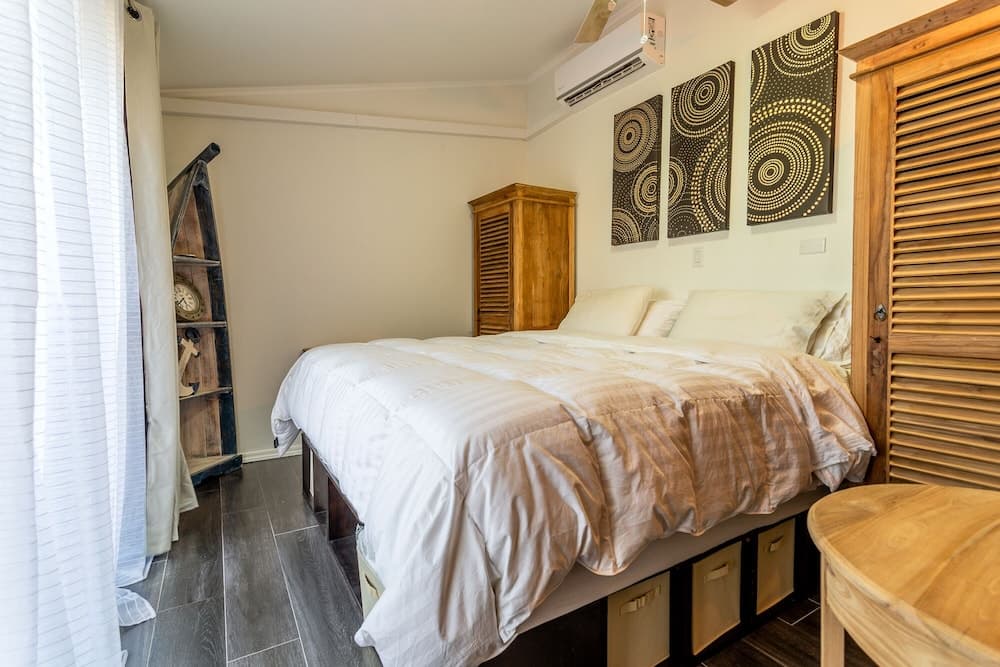 Apartment With Charming Patio+ BBQ Near Beach! Util's