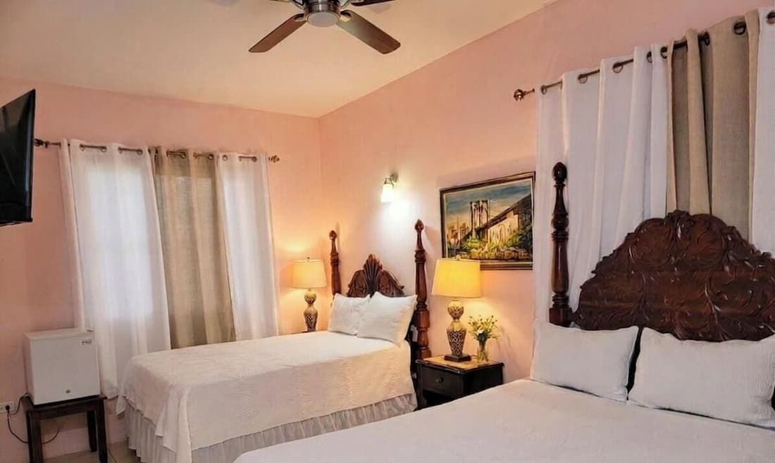 Dela de-Rose Guest House negril Jamaica