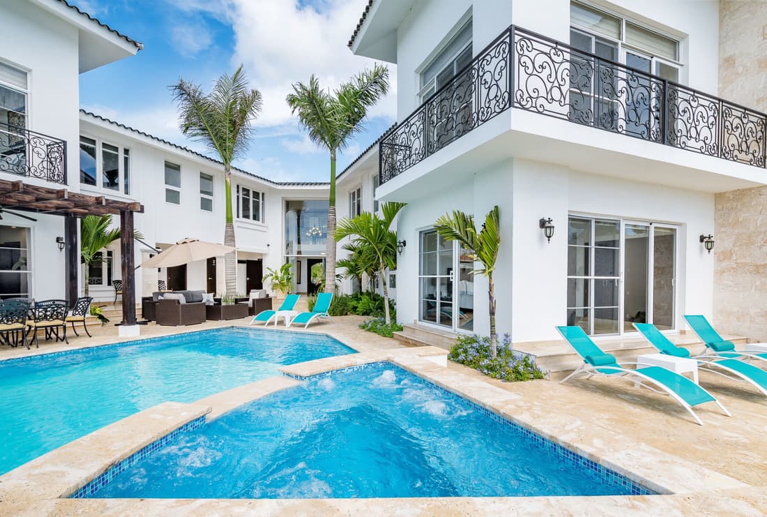 Amazing Private Villa with Chef & Maids