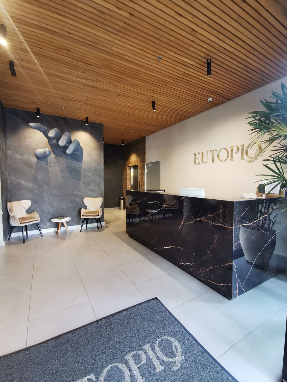 Eutopiq Hotel