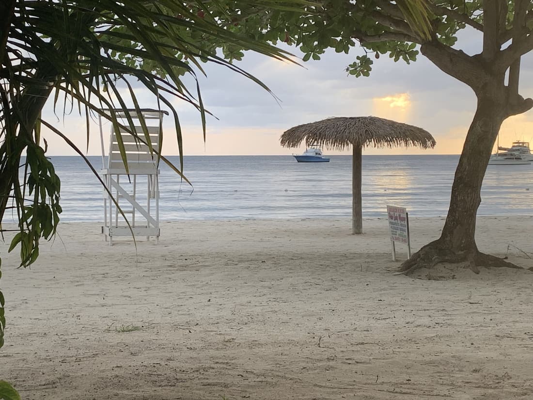 Relax In Jamaica - Enjoy 7 Miles Of White Sand Beach! 1 Bedroom Villa by RedAwning