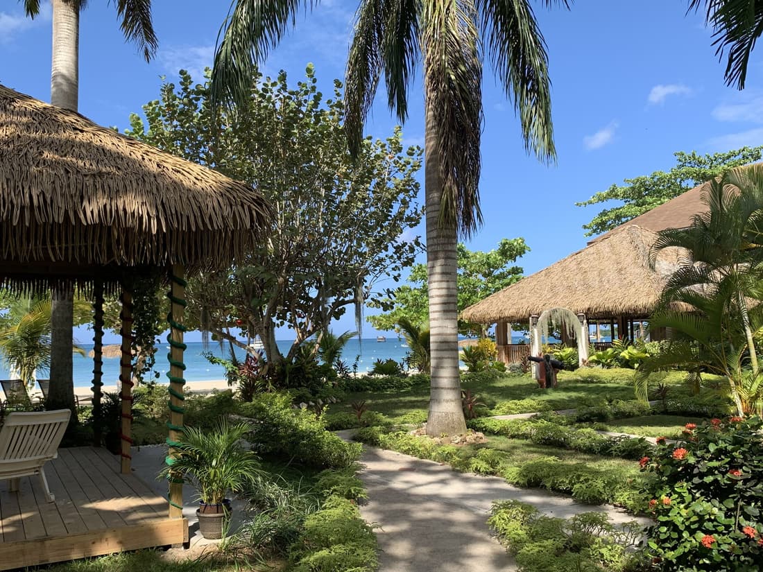 Relax In Jamaica - Enjoy 7 Miles Of White Sand Beach! 1 Bedroom Villa by RedAwning