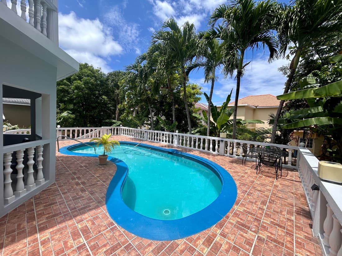 5 Bed Villa Sleeps 14 - Private Pool - Smart TVs