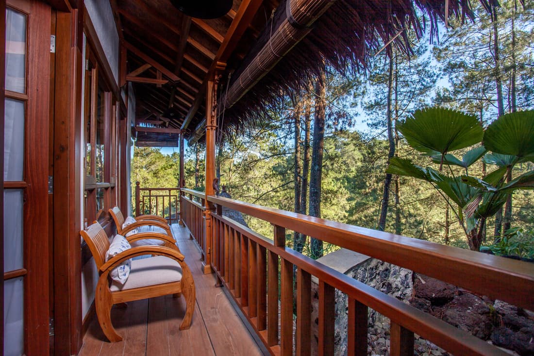 TIRA VILAGNA SUITES & SPA