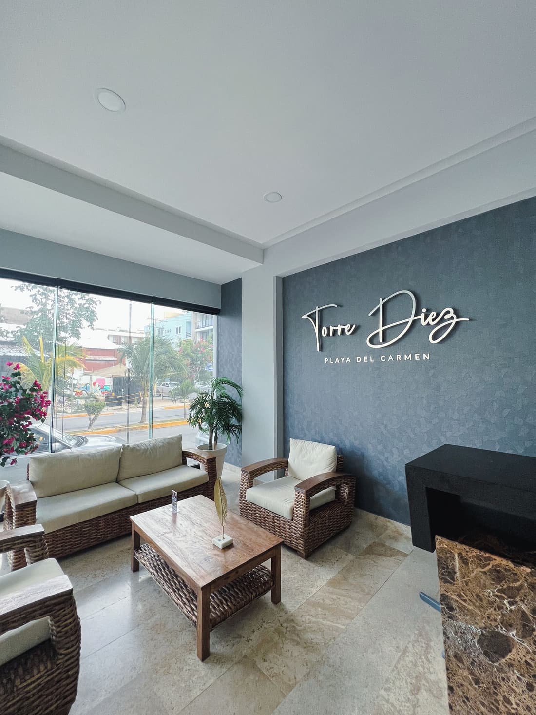 Torre Diez by Grupo Amber