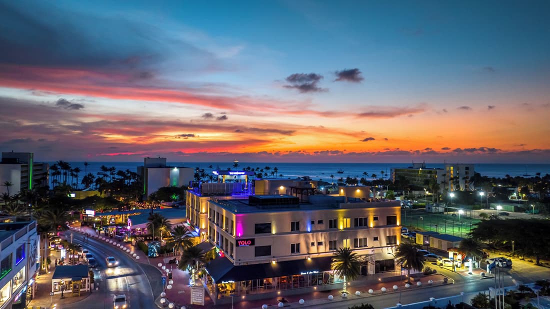 Luxury 2-bedroom Condo Right on the Strip in Palm Beach
