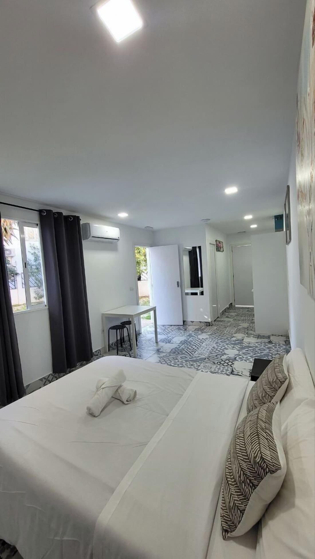 AYZ Silvela - Auto check-in property