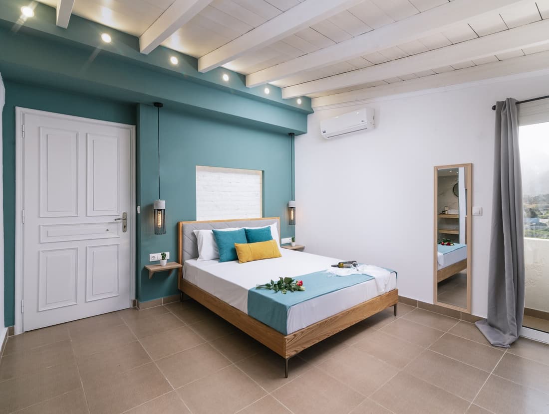 Ermis Luxury Suites & Apartments