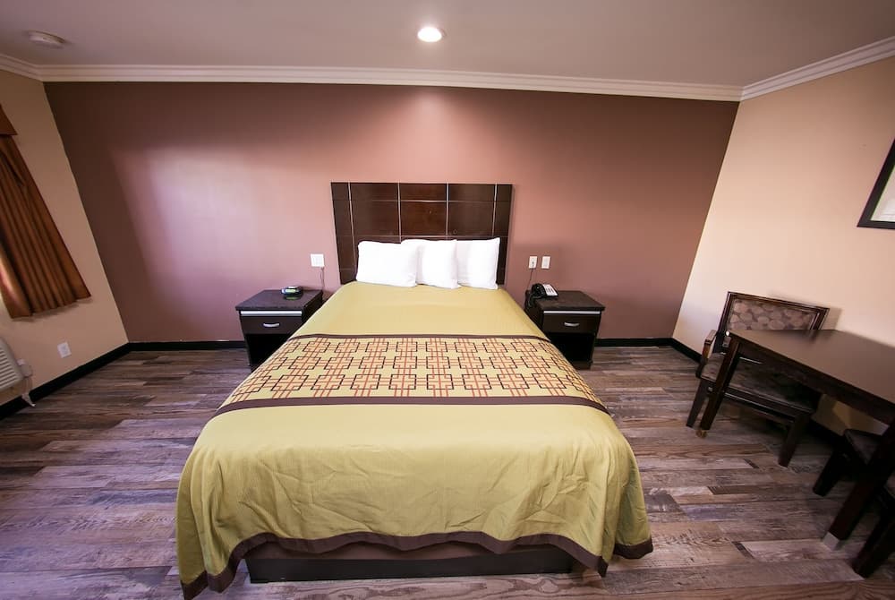 Rodeway Inn & Suites Bellflower