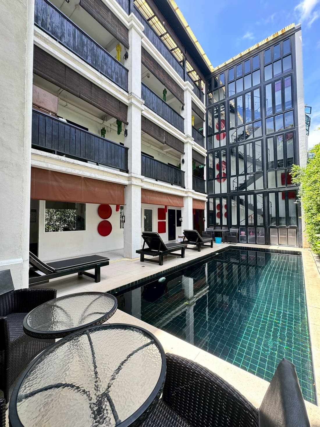 99 The Gallery Hotel