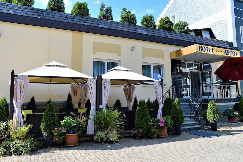 Ascot Hotel