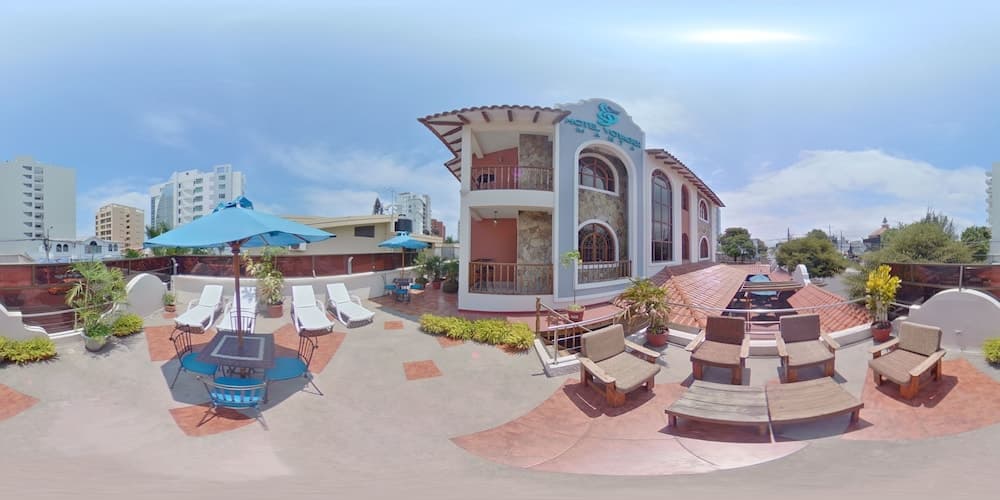 Hotel Voyager Manta