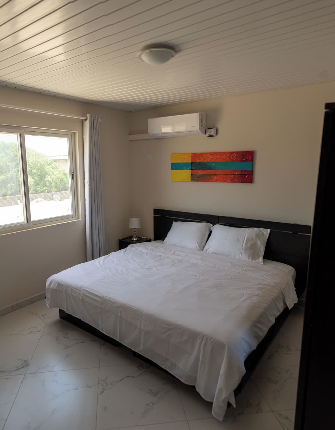 Elegant 2-bedroom Apartment 2 km From Eagle Beach