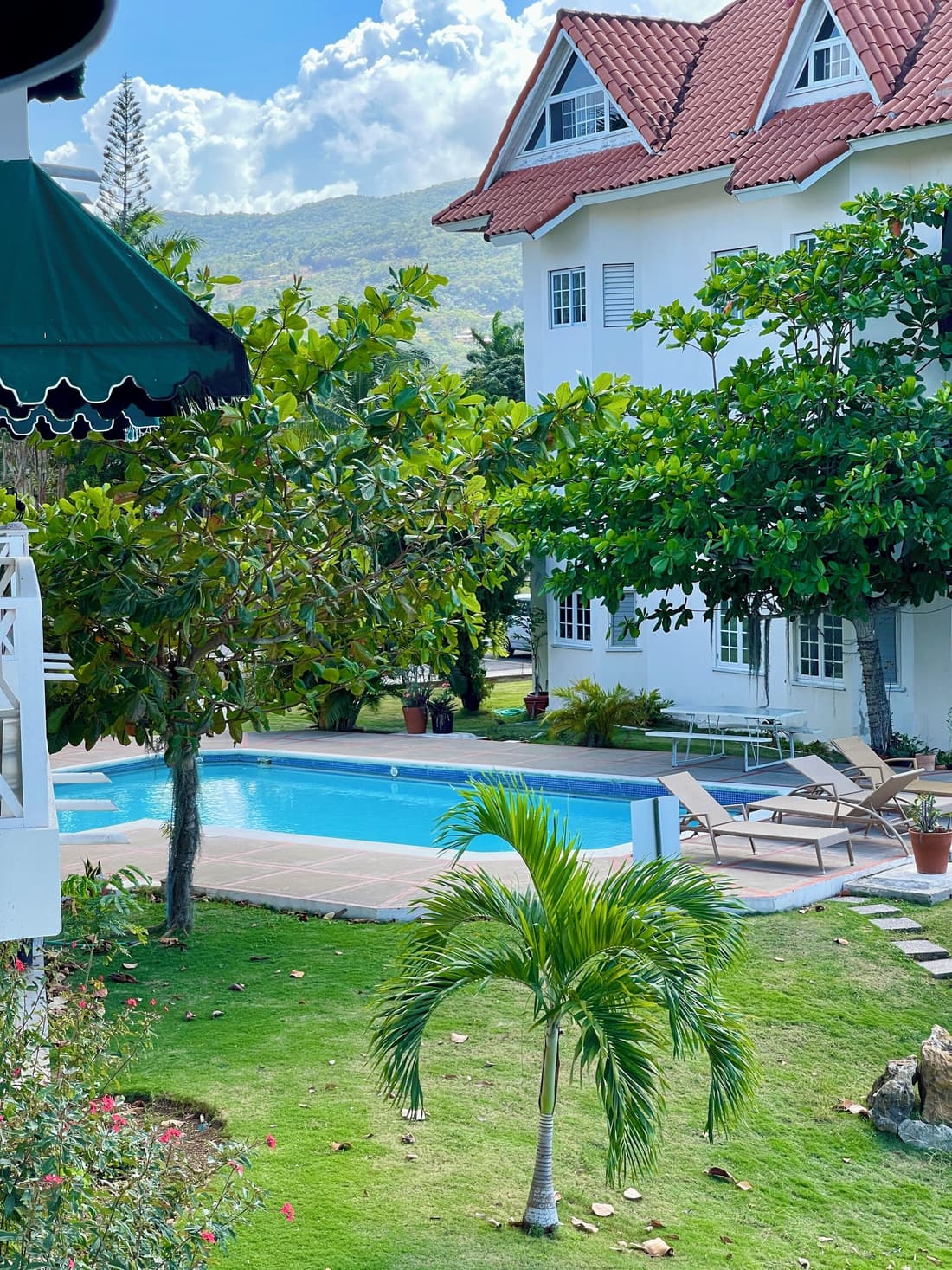 Luxury Apartments and Rooms, The Lagoons