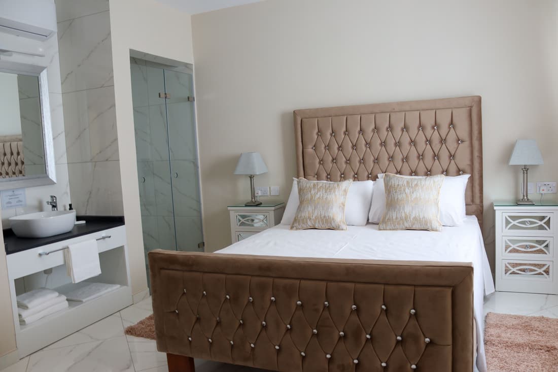 100 Boutique Living