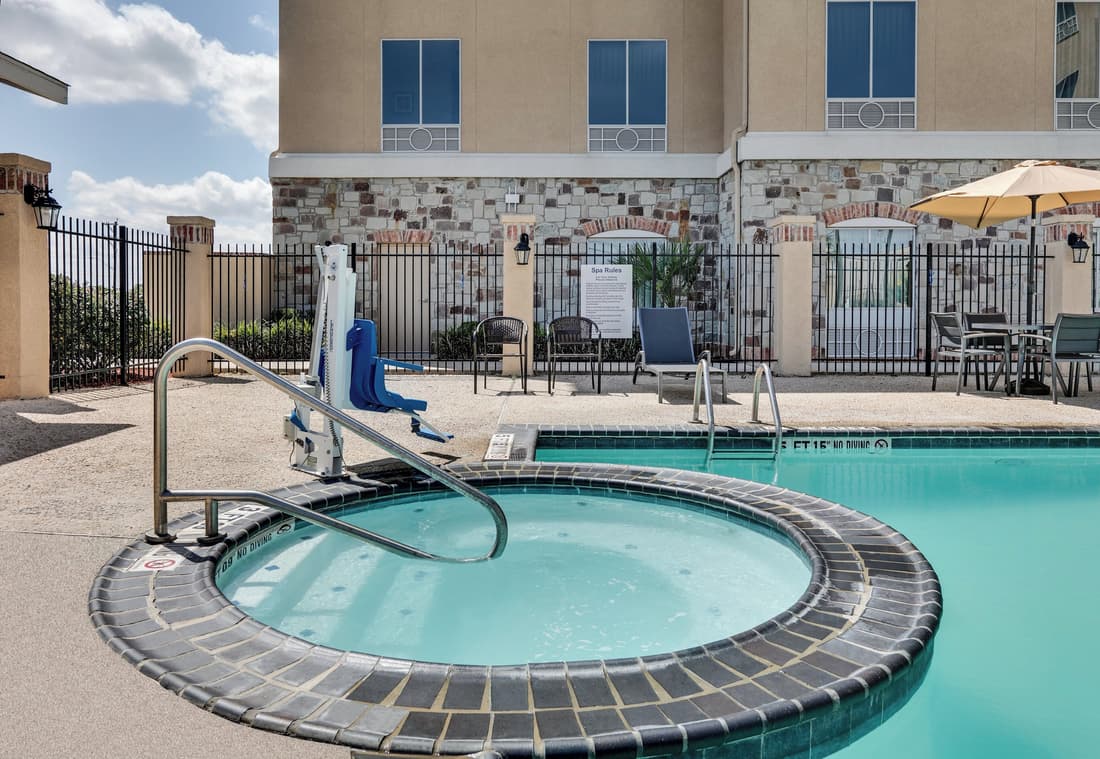 Holiday Inn Express & Suites San Antonio - Brooks City Base by IHG