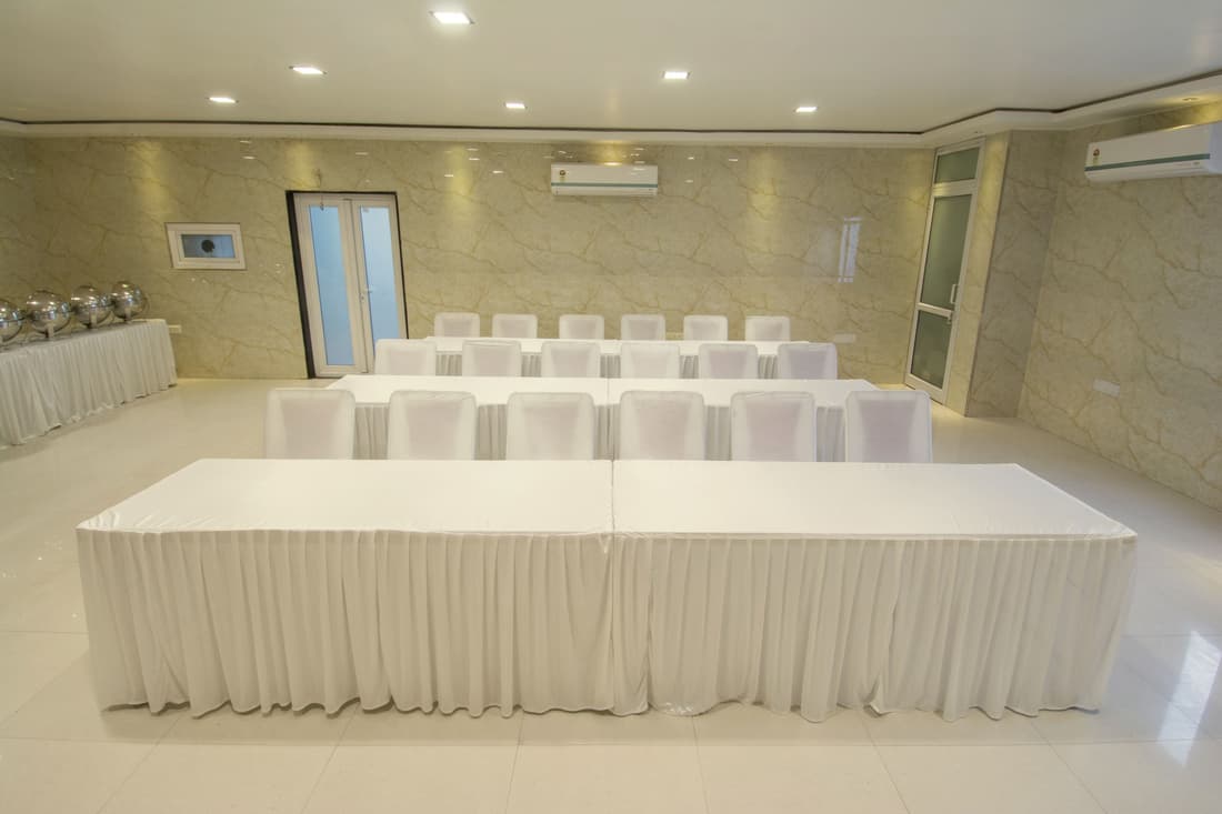 Hotel Metropolitan Near Sindhi Camp