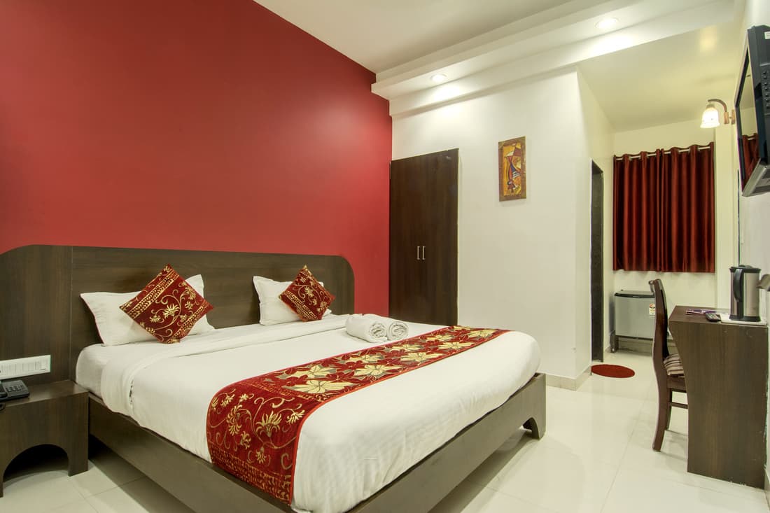 Hotel Metropolitan Near Sindhi Camp