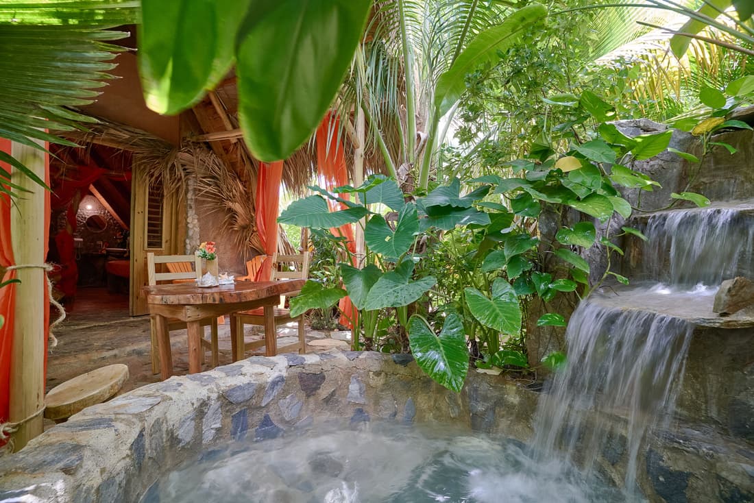 CHALET TROPICAL Hotel & Pool Bar Restaurant