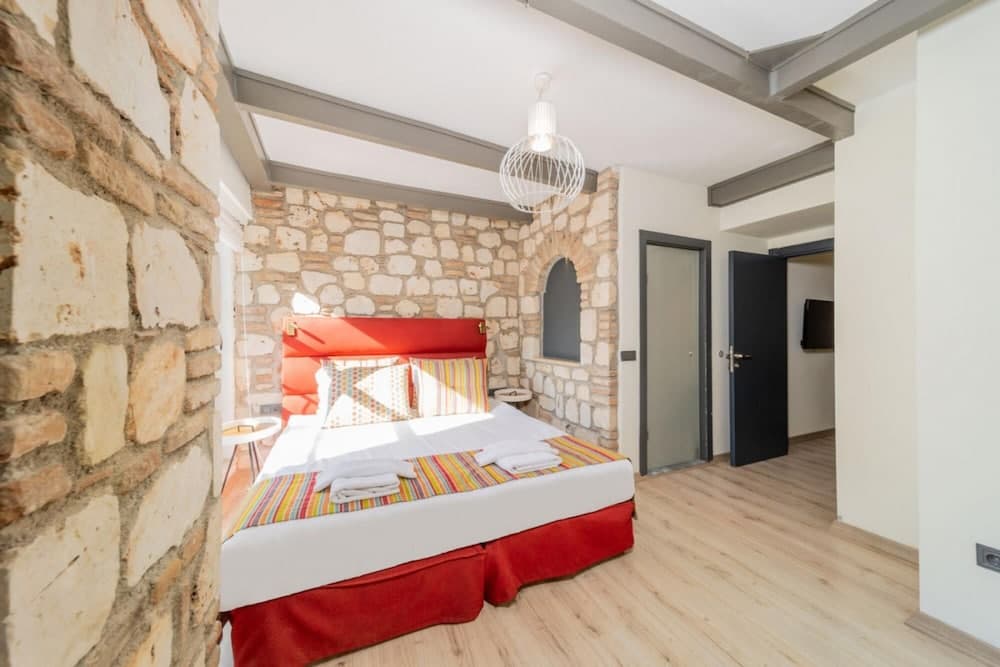 Pleasant Hotel Room Near Hadrian s Gate