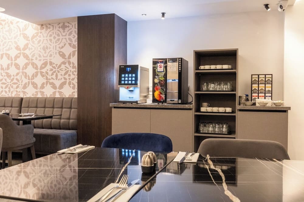 Alavits Hotel by ST Hotels