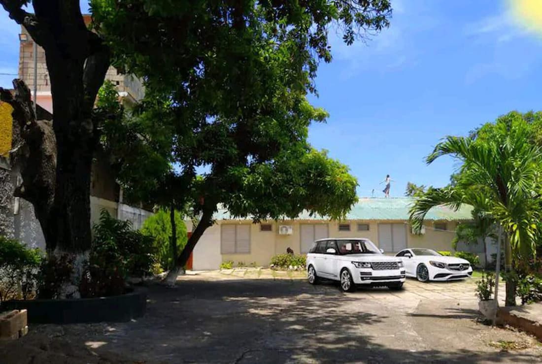 Tropical Haven in Discovery Bay - 6 Bedroom Villa